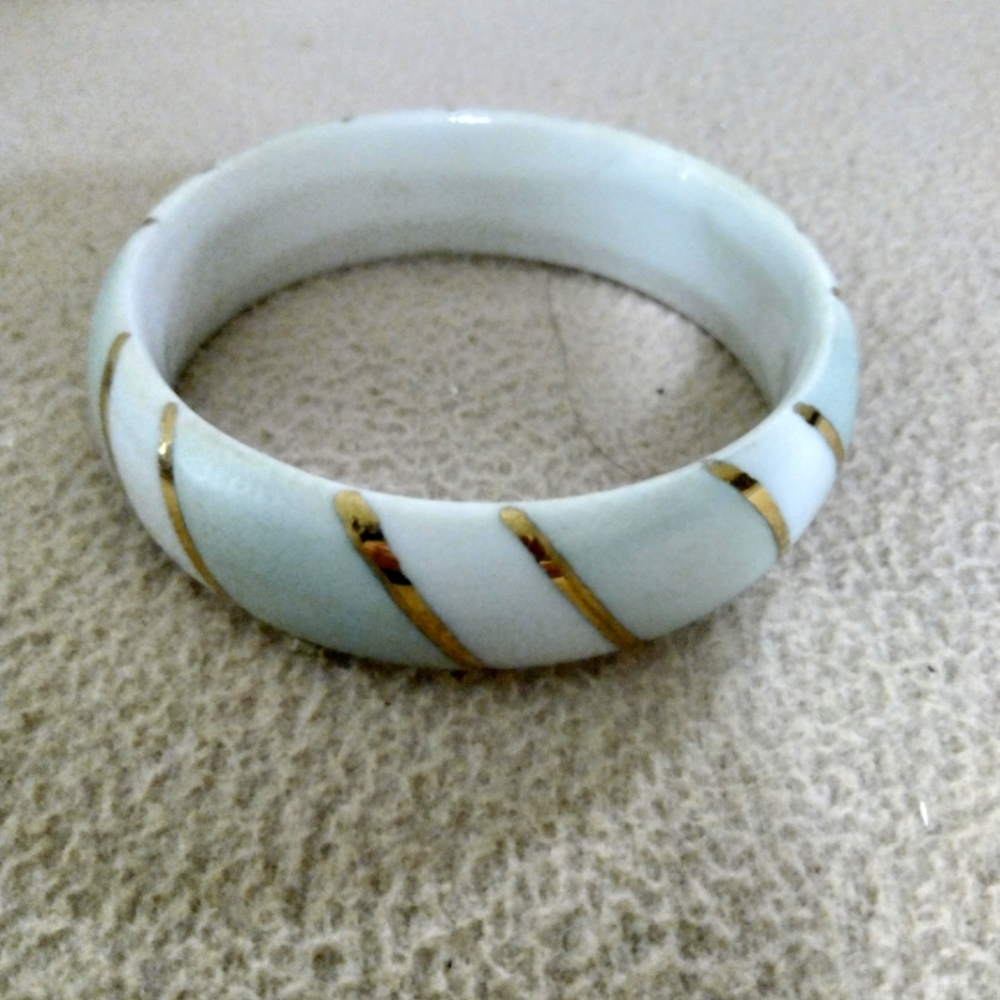 White gold striped bracelet wide round